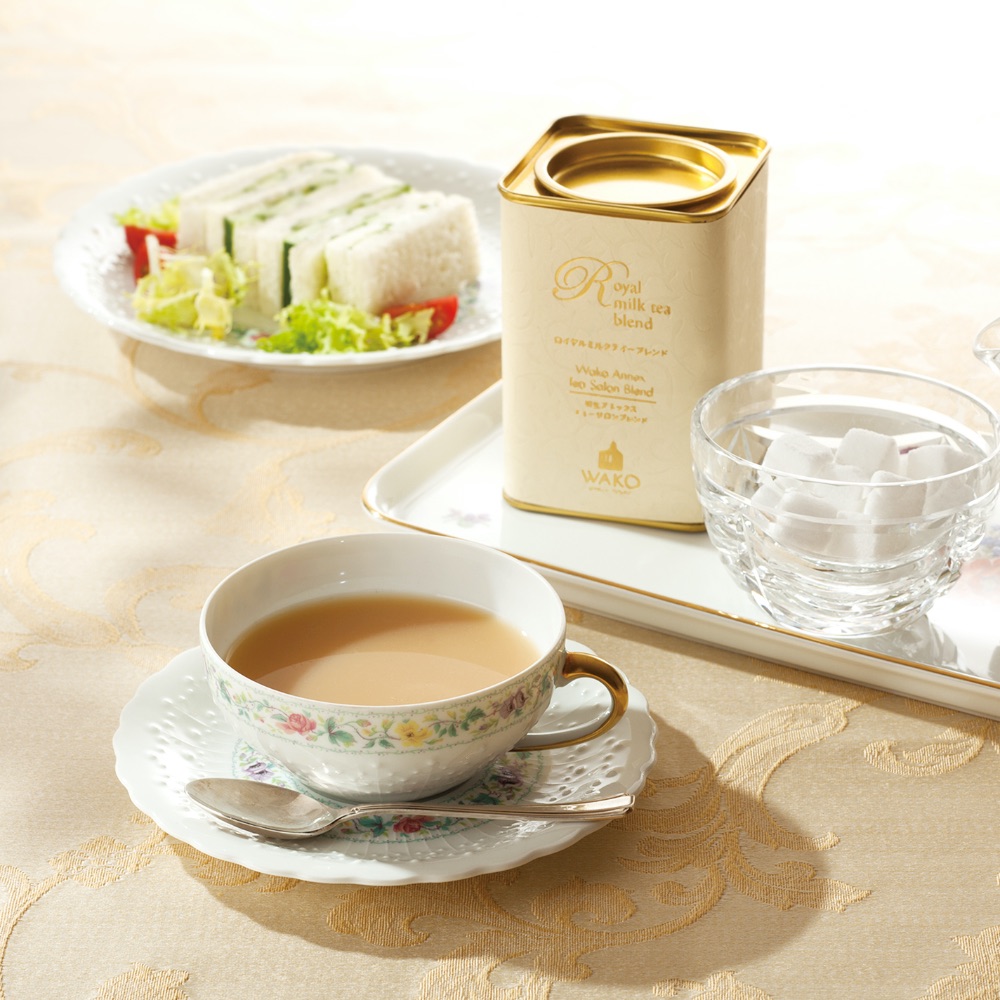 ティーサロンでも好評の茶葉“ロイヤルミルクティーブレンド”。豊潤な味わいとほのかな花の香りが上品です。ミルクで淹れるのがおすすめ。